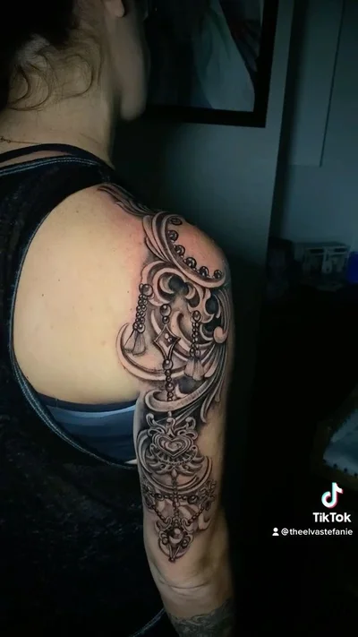 Elva Stefanie tattoo 032