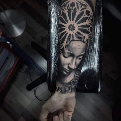 Theo Descending tattoo 032