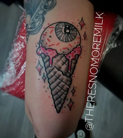 Kayla Brown tattoo 024