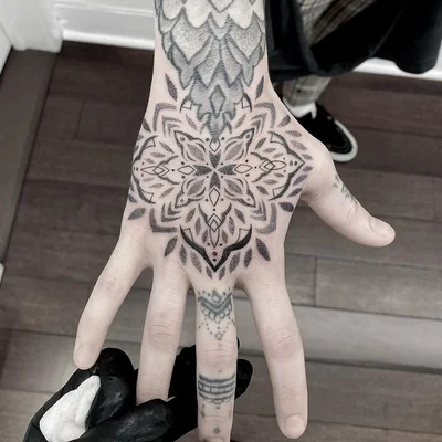 Rowan Starr tattoo 016