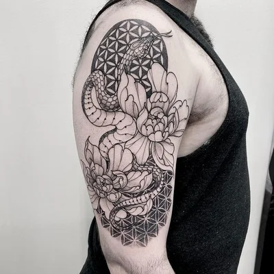 Rowan Starr tattoo 050