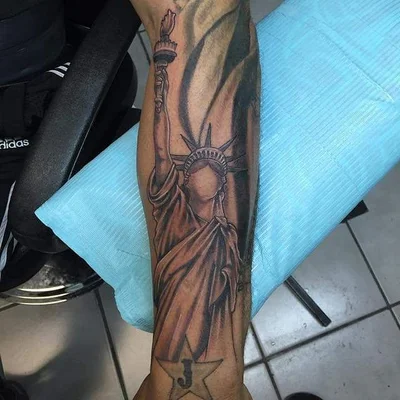 The Tattoo Lady tattoo 010