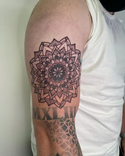 Emma Von B Tattooist tattoo 041