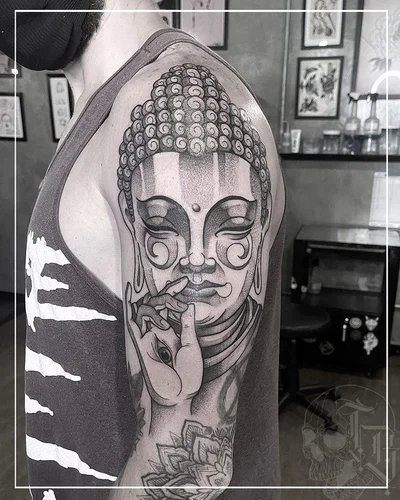 Thi Brandaõ tattoo 047