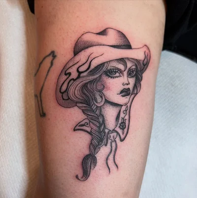 Mathilde Hoeyberg tattoo ig_024