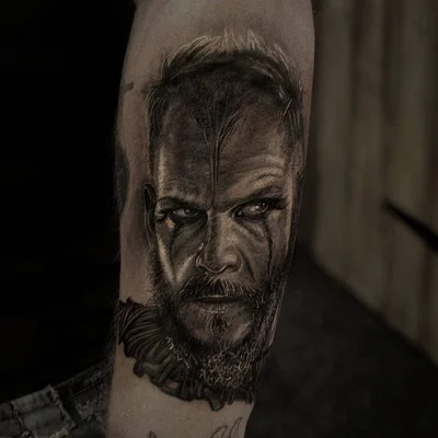 Thomas Wells tattoo 018