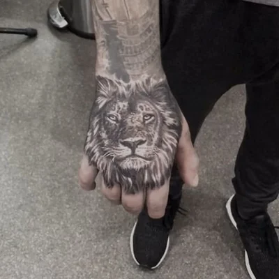 Thomas Wells tattoo 040