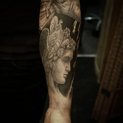 Thomas Wells tattoo 042