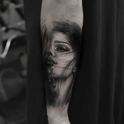 Thomas Wells tattoo 044