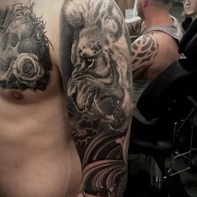 Thomas Wells tattoo 046