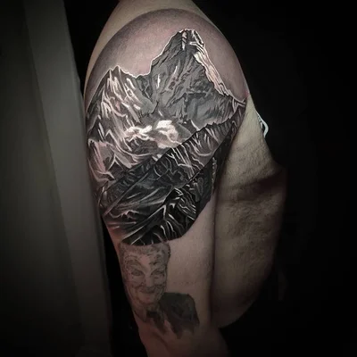 Thurston tattoo 040