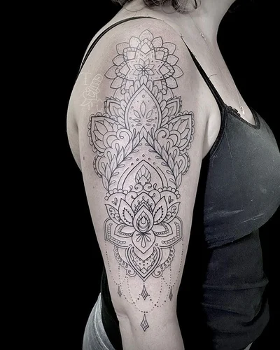 Tiffany Collins tattoo 032