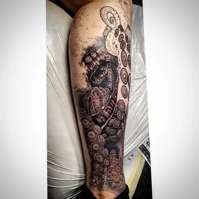 Tim Cusack tattoo 016