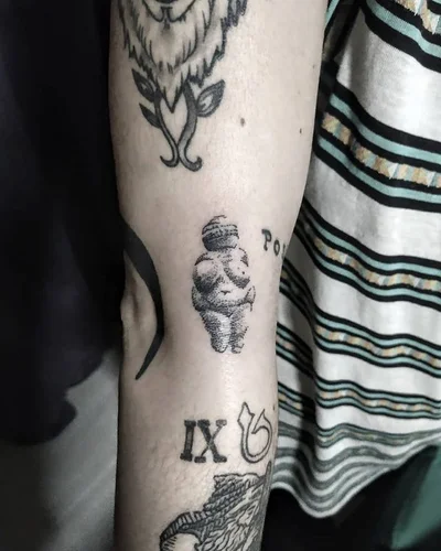 Tina Caruso tattoo 015
