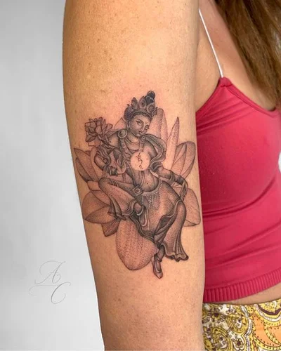Tina Caruso tattoo 038