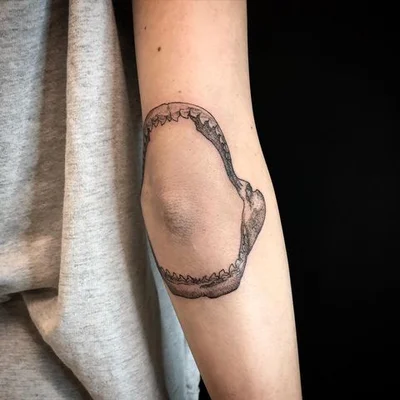 Tina Poe tattoo 043