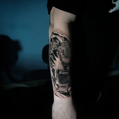Lucas Aguiar tattoo 007