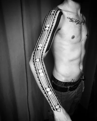 Tolle tattoo 044