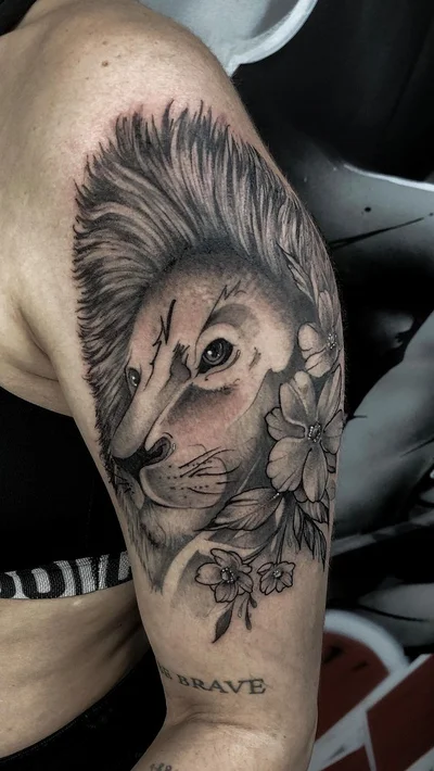 Thales Tomasi tattoo 037