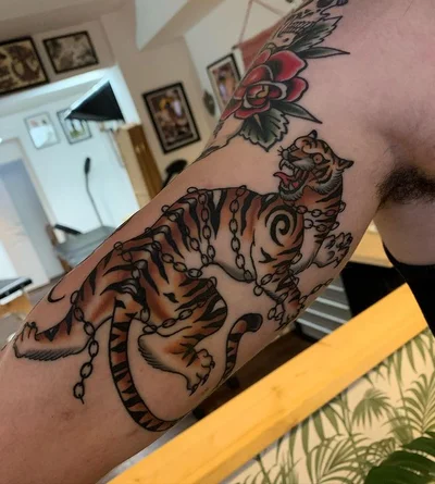 Tom Brown tattoo 050