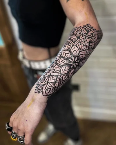 Tom Birch tattoo 007