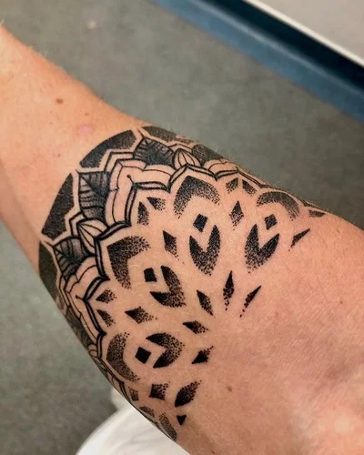 Tom Birch tattoo 050