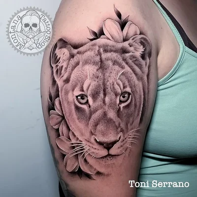 Toni Serrano tattoo 040