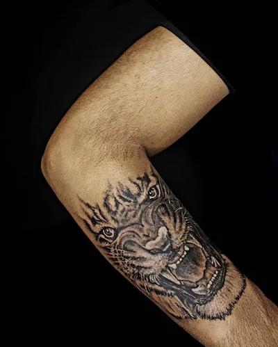 Tota Alvaro tattoo 035