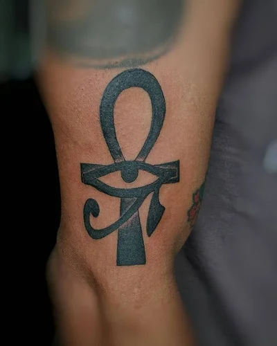 Tota Alvaro tattoo 040