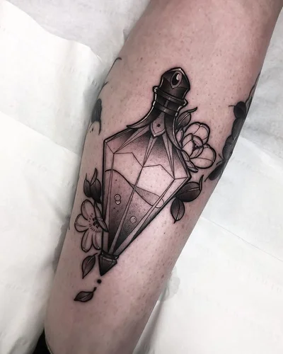 Tracy Maxias tattoo 030