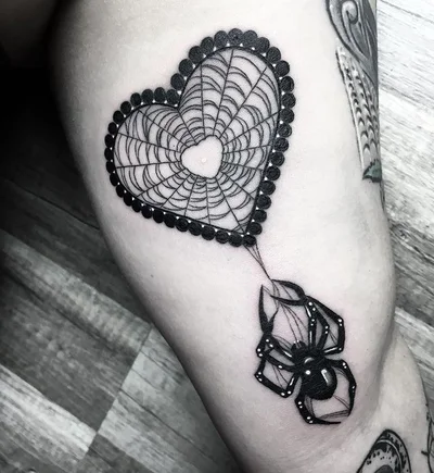 Tracy Maxias tattoo 047