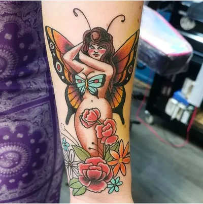 Vicky Brown tattoo 039