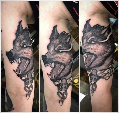 Travis Clark tattoo 043
