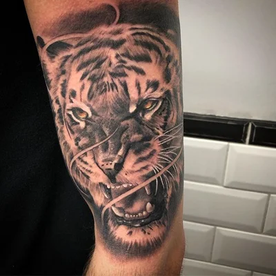 Alex Killington tattoo 032