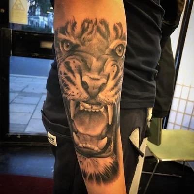 Alex Killington tattoo 046