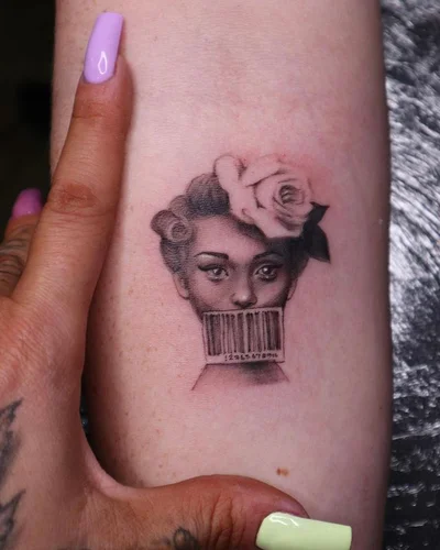 Sarah tattoo 011