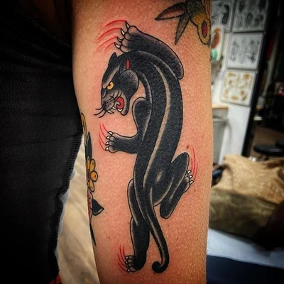 Eric Jones tattoo 017
