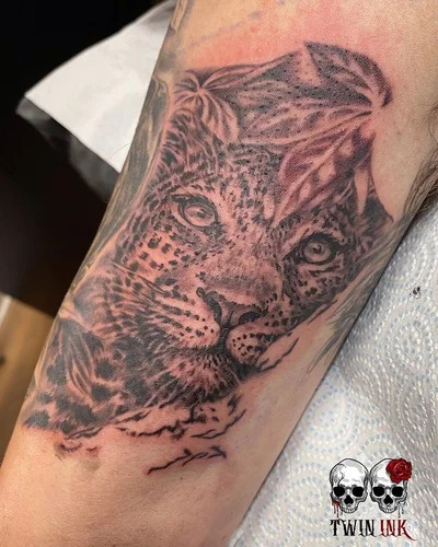 Kat Swann tattoo 018