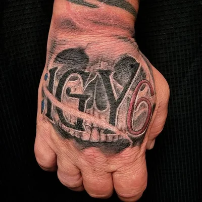 Robia Fleming tattoo 033