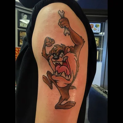 Tyler Nealeigh tattoo 010