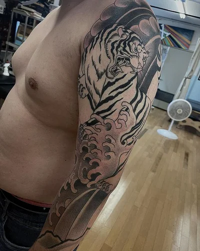 Tyler Harrington tattoo 028