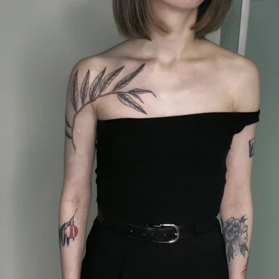Uliana Gromova tattoo 022