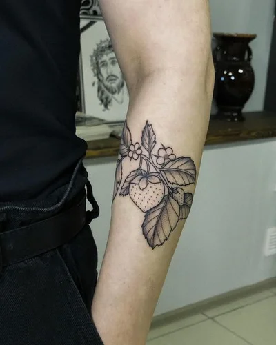 Uliana Gromova tattoo 027