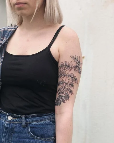 Uliana Gromova tattoo 039