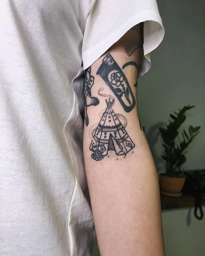 Uliana Gromova tattoo 042