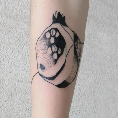 Anna Ustrehova tattoo 010