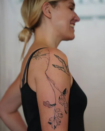 Anna Ustrehova tattoo 038