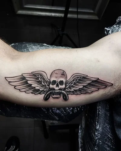 Vanesa Charmani tattoo 018