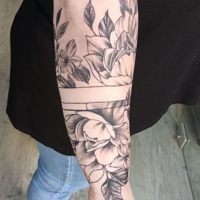 Vanesa Charmani tattoo 038