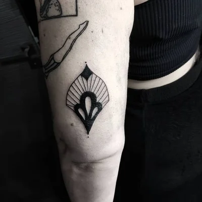 Vanesa Charmani tattoo 049